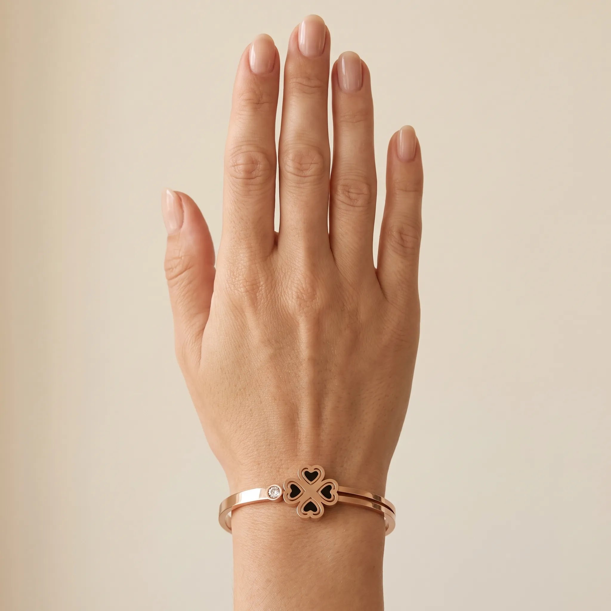 Noir Clover Heart Rose Gold Bracelet Secondary image